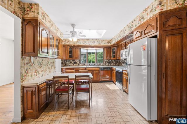 380 Howard Street, Twp Of Washington, NJ 07676