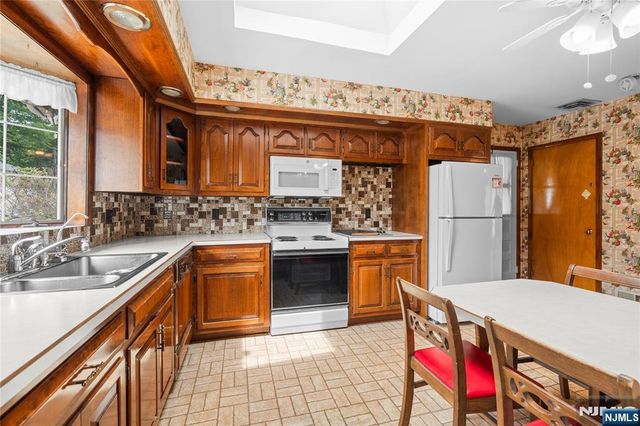 380 Howard Street, Twp Of Washington, NJ 07676