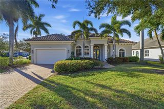 430 Saddlebrook LN, Naples, FL 34110