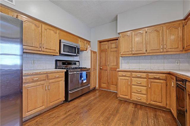 12905 Delmar Street, Leawood, KS 66209