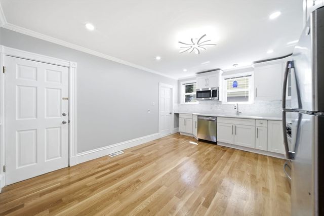29 Hanson St 1, Somerville, MA 02143