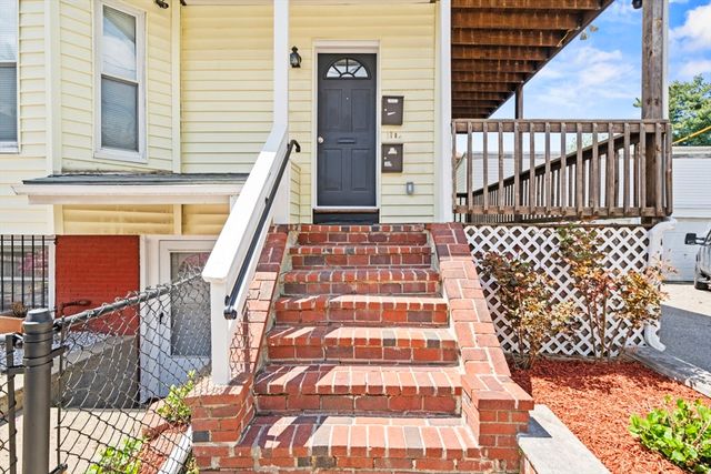 29 Hanson St 1, Somerville, MA 02143