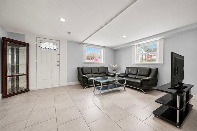 29 Hanson St 1, Somerville, MA 02143