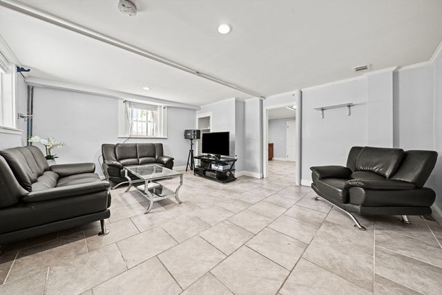 29 Hanson St 1, Somerville, MA 02143