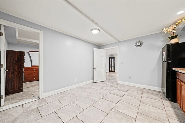 29 Hanson St 1, Somerville, MA 02143