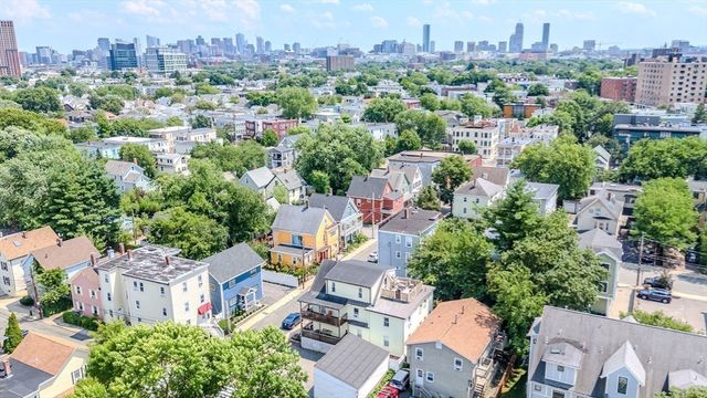 29 Hanson St 1, Somerville, MA 02143