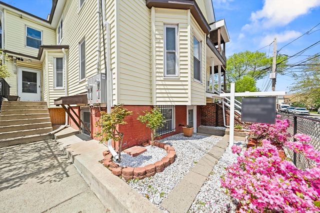 29 Hanson St 1, Somerville, MA 02143