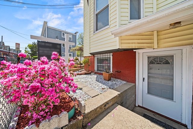 29 Hanson St 1, Somerville, MA 02143