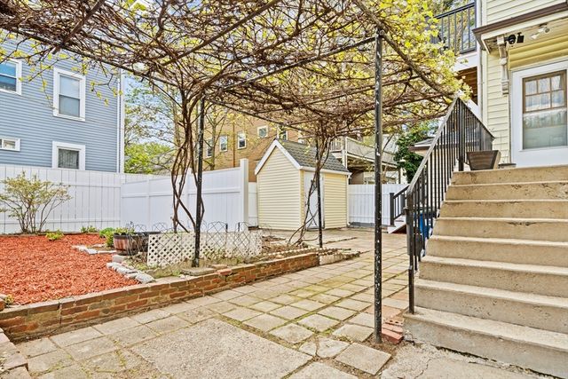 29 Hanson St 1, Somerville, MA 02143