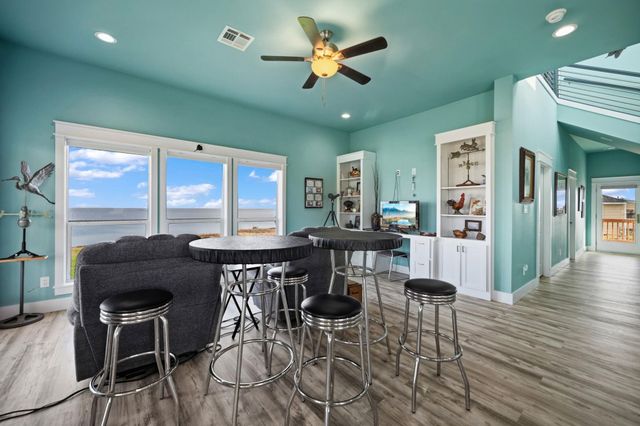 1042 N Margaret Road, Gilchrist, TX 77617