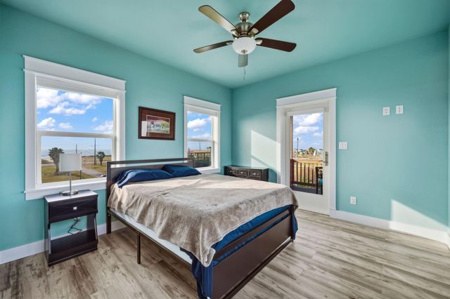 1042 N Margaret Road, Gilchrist, TX 77617