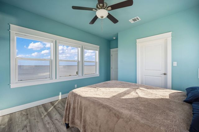 1042 N Margaret Road, Gilchrist, TX 77617