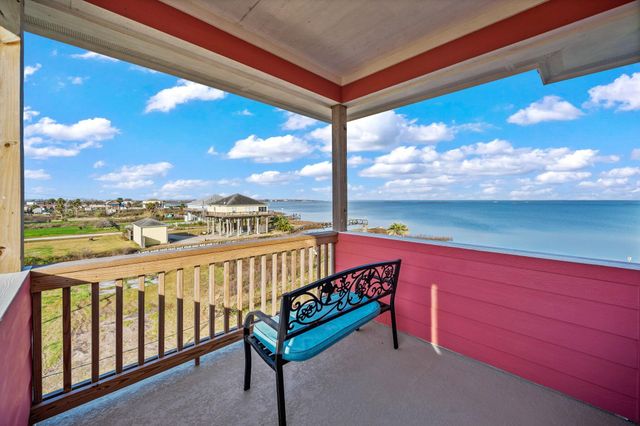 1042 N Margaret Road, Gilchrist, TX 77617