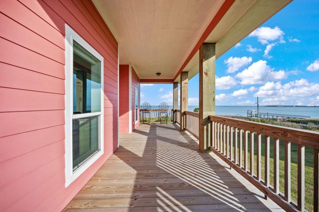 1042 N Margaret Road, Gilchrist, TX 77617