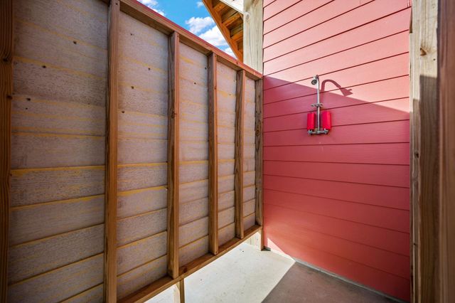 1042 N Margaret Road, Gilchrist, TX 77617