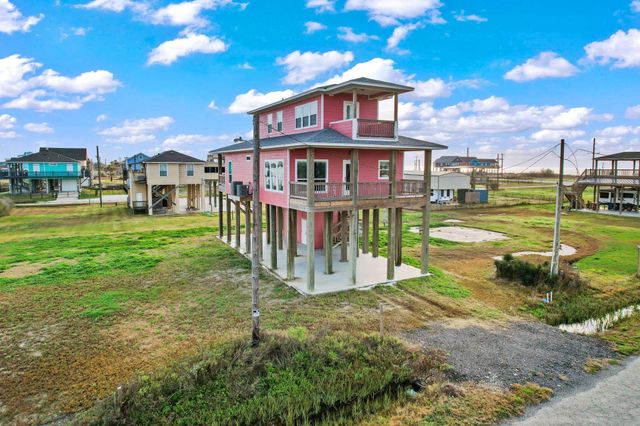 1042 N Margaret Road, Gilchrist, TX 77617