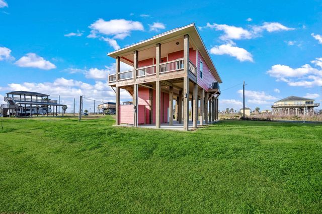 1042 N Margaret Road, Gilchrist, TX 77617