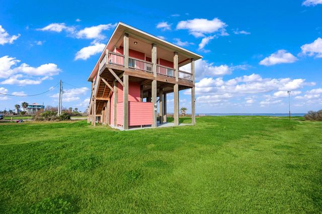 1042 N Margaret Road, Gilchrist, TX 77617