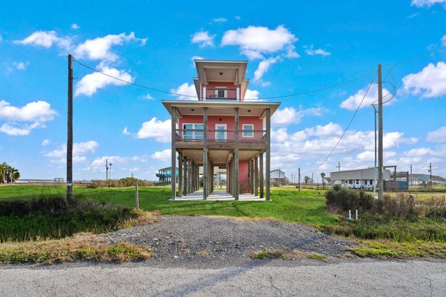 1042 N Margaret Road, Gilchrist, TX 77617