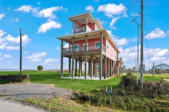 1042 N Margaret Road, Gilchrist, TX 77617