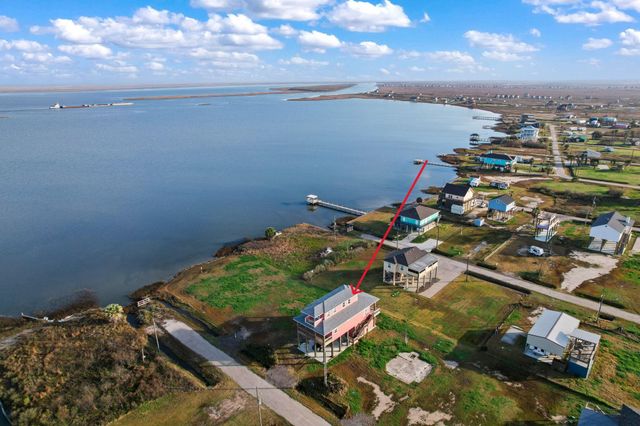 1042 N Margaret Road, Gilchrist, TX 77617