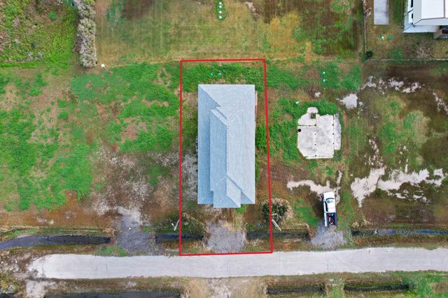 1042 N Margaret Road, Gilchrist, TX 77617