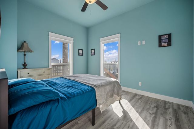 1042 N Margaret Road, Gilchrist, TX 77617