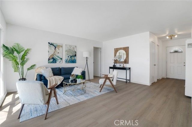 8207 Yarmouth, Reseda (los Angeles), CA 91335