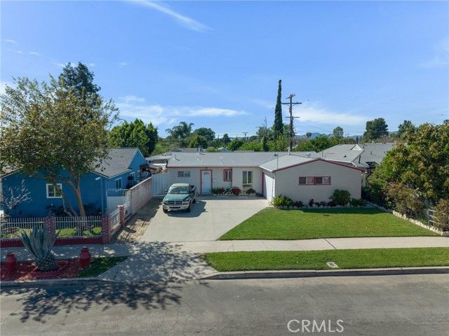 8207 Yarmouth, Reseda (los Angeles), CA 91335