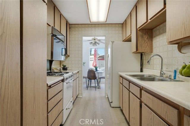 8207 Yarmouth, Reseda (los Angeles), CA 91335