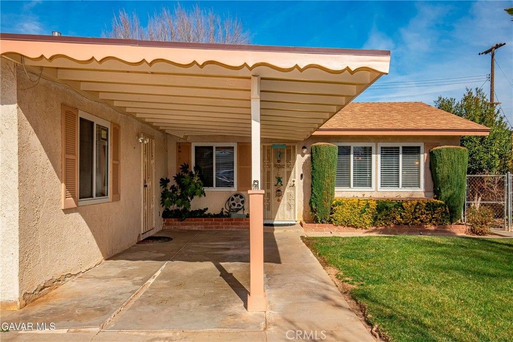 Image 2 of property listing at 2149 E Avenue Q1, Palmdale, CA 93550