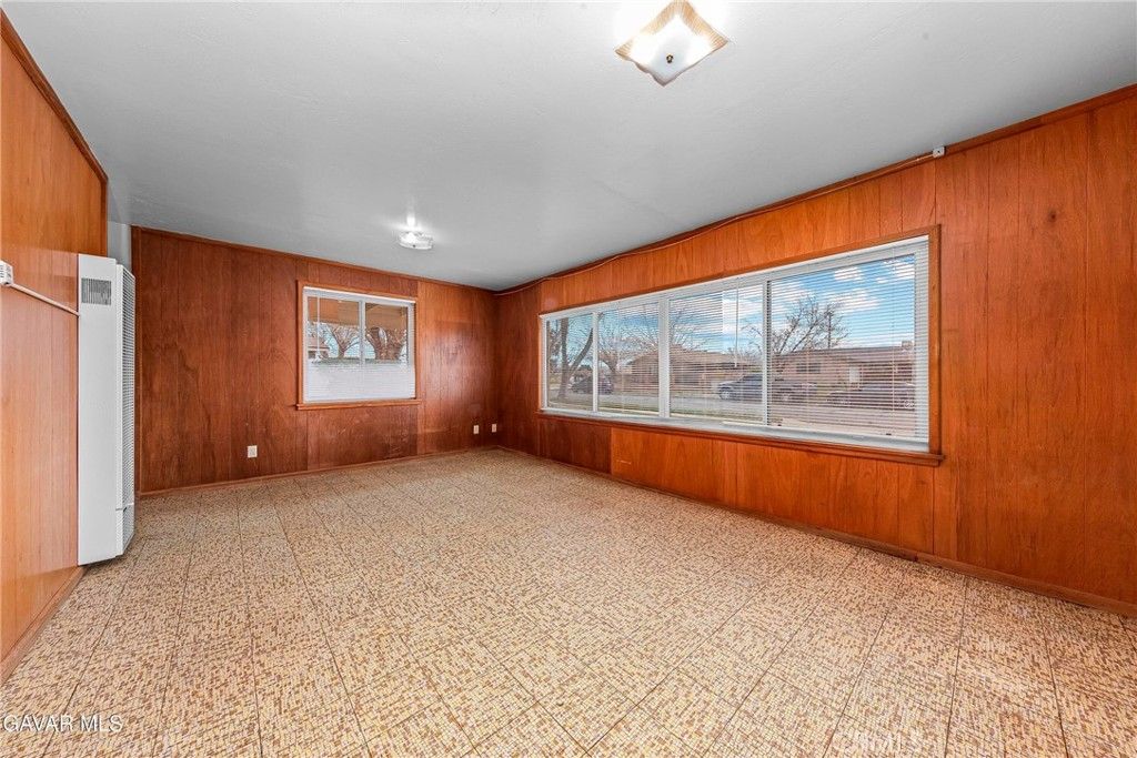 Image 20 of property listing at 2149 E Avenue Q1, Palmdale, CA 93550