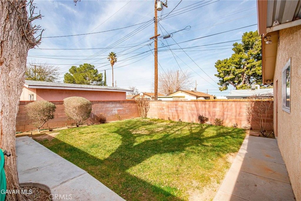 Image 21 of property listing at 2149 E Avenue Q1, Palmdale, CA 93550