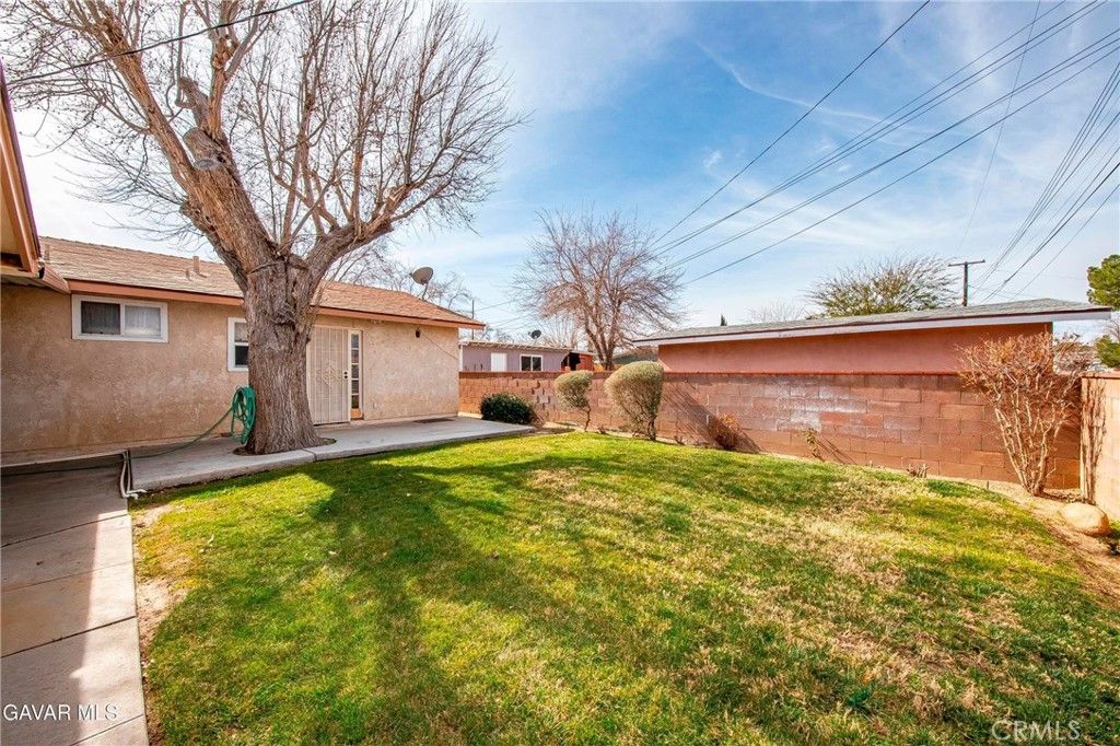 Image 23 of property listing at 2149 E Avenue Q1, Palmdale, CA 93550