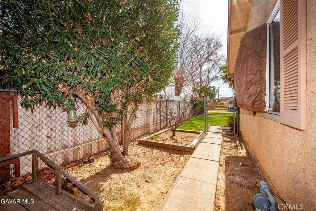 Image 32 of property listing at 2149 E Avenue Q1, Palmdale, CA 93550