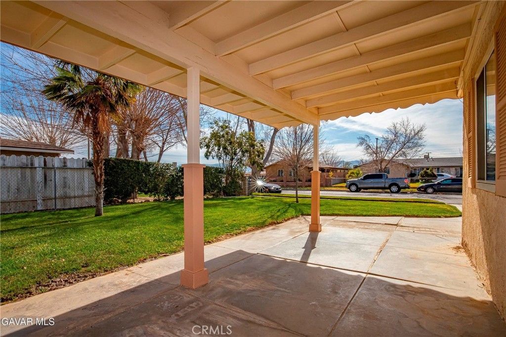 Image 34 of property listing at 2149 E Avenue Q1, Palmdale, CA 93550