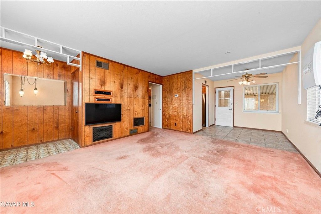 Image 4 of property listing at 2149 E Avenue Q1, Palmdale, CA 93550