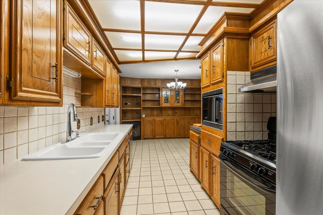 1216 Avenue I, Levelland, TX 79336