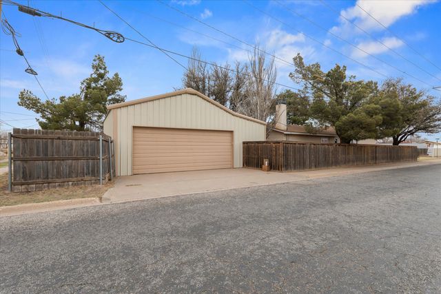 1216 Avenue I, Levelland, TX 79336