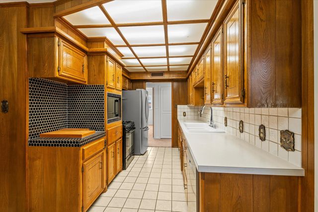 1216 Avenue I, Levelland, TX 79336