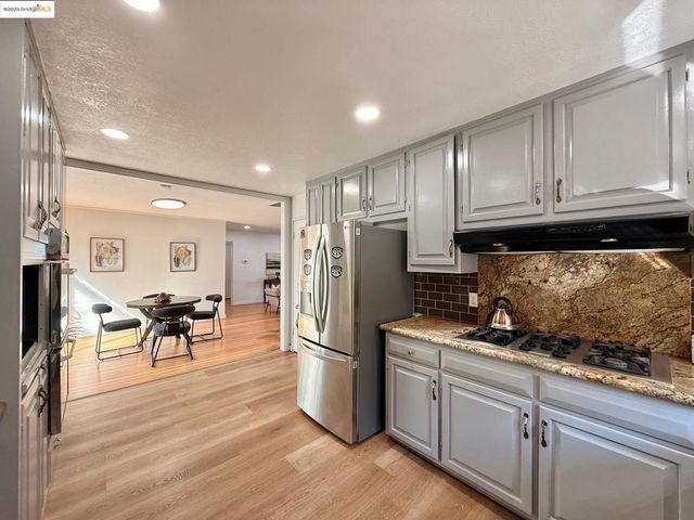 17453 Via Valencia, San Lorenzo, CA 94580