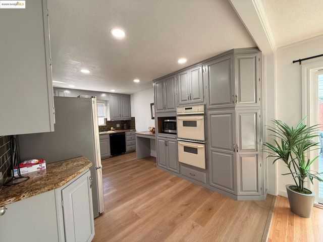 17453 Via Valencia, San Lorenzo, CA 94580