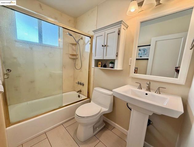 17453 Via Valencia, San Lorenzo, CA 94580