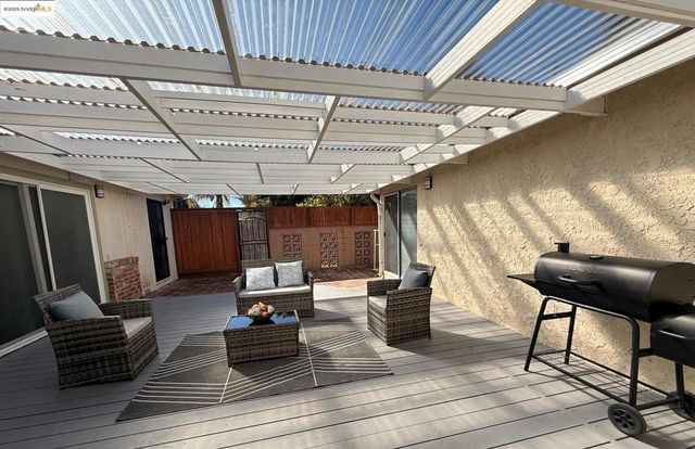 17453 Via Valencia, San Lorenzo, CA 94580