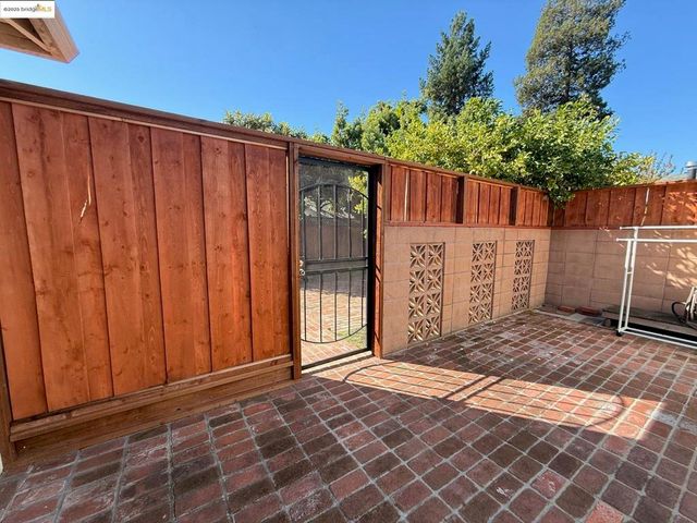 17453 Via Valencia, San Lorenzo, CA 94580