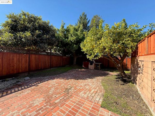 17453 Via Valencia, San Lorenzo, CA 94580