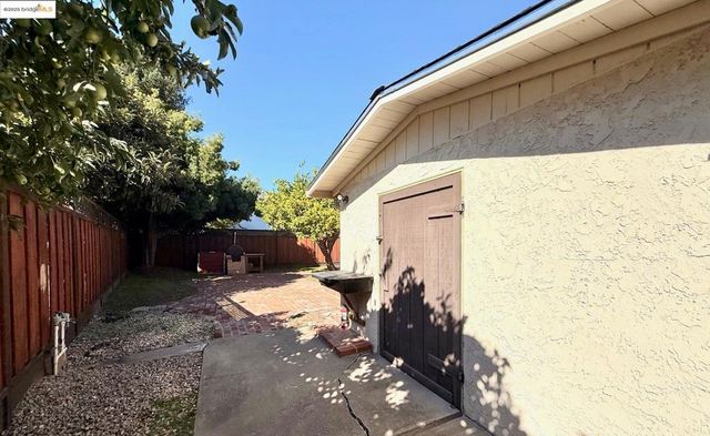 17453 Via Valencia, San Lorenzo, CA 94580