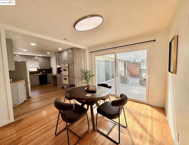 17453 Via Valencia, San Lorenzo, CA 94580