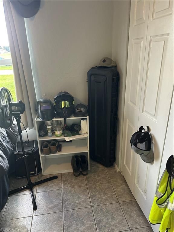 Image 11 of property listing at 2124 NE 7th PL, Cape Coral, FL 33909