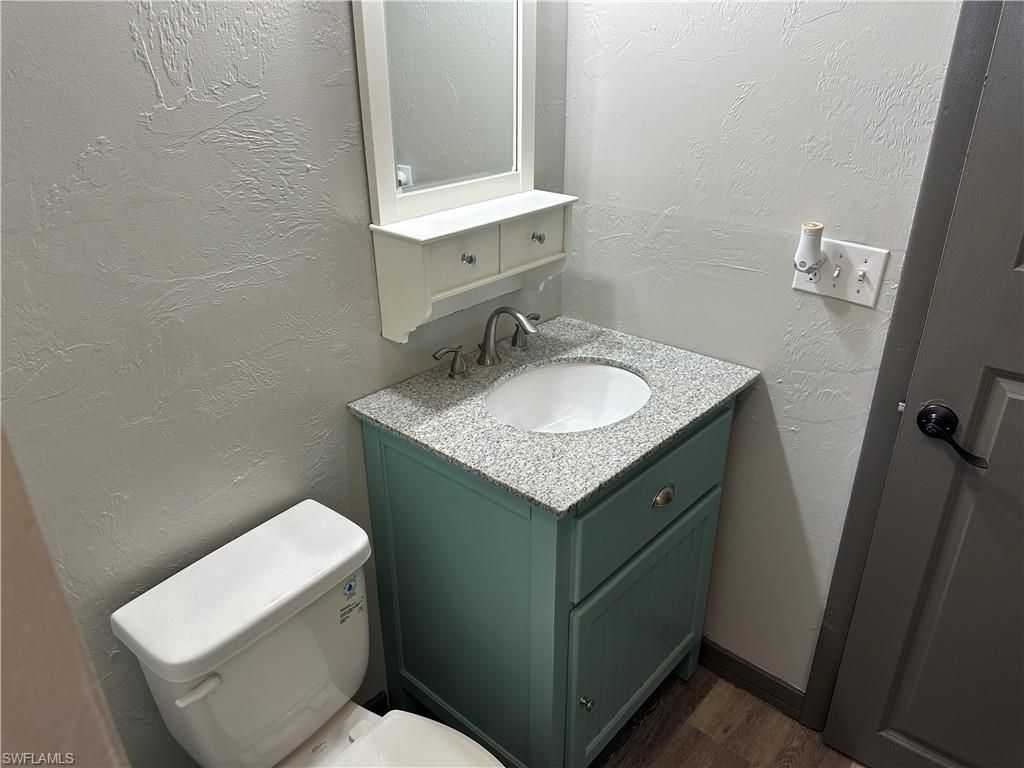Image 16 of property listing at 2124 NE 7th PL, Cape Coral, FL 33909